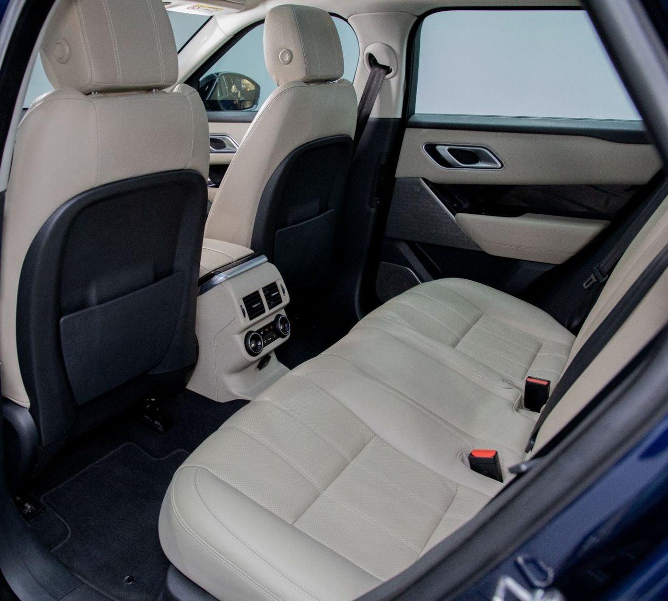لاند روفر رينج روفر فيلار P250 R-Dynamic SE 2.0L