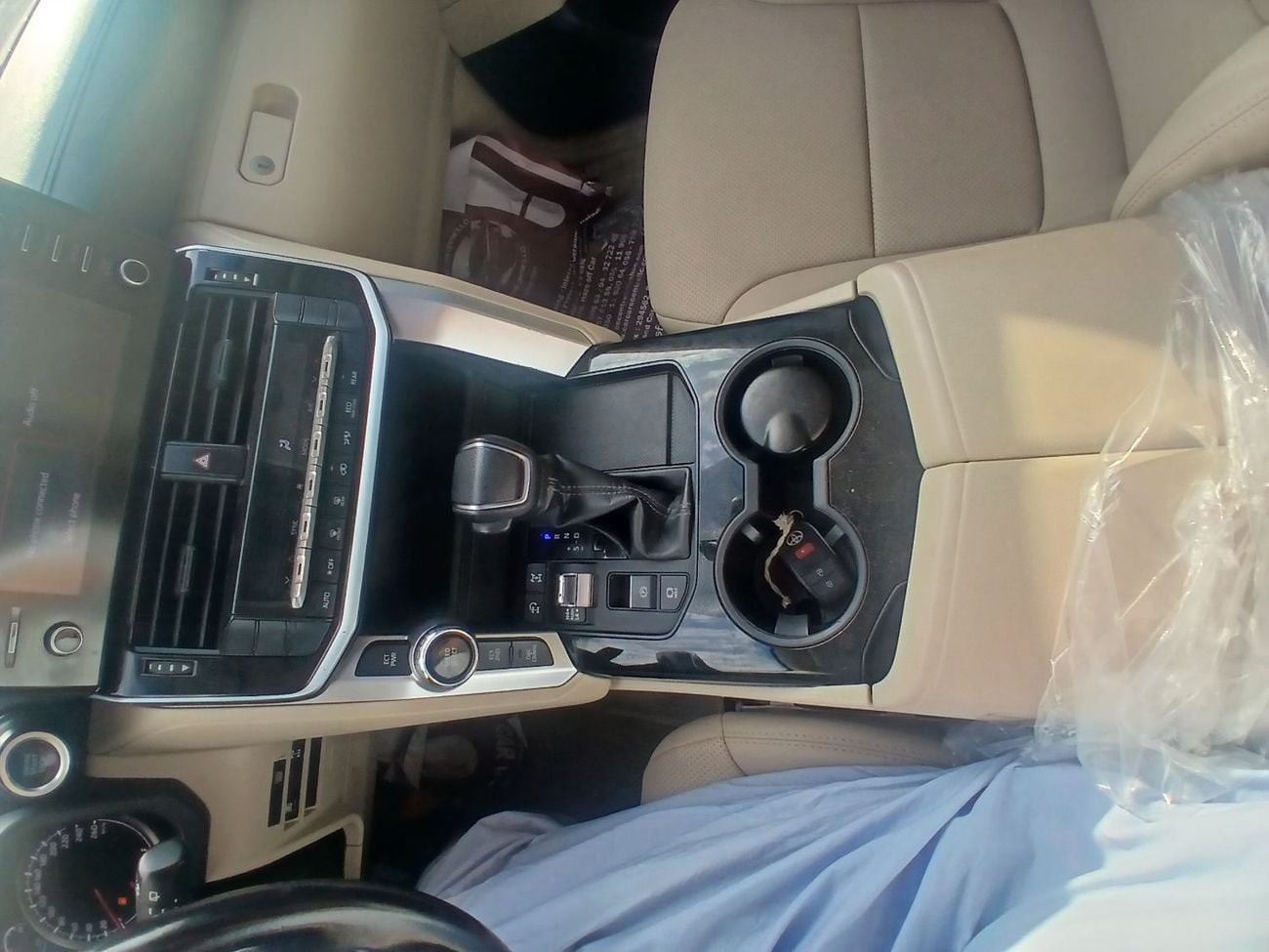 تويوتا لاند كروزر Toyota landcruise 2022MODEL 4.0L petrol Engine v6 Colour Brown push start Sunroof Transmission Autom