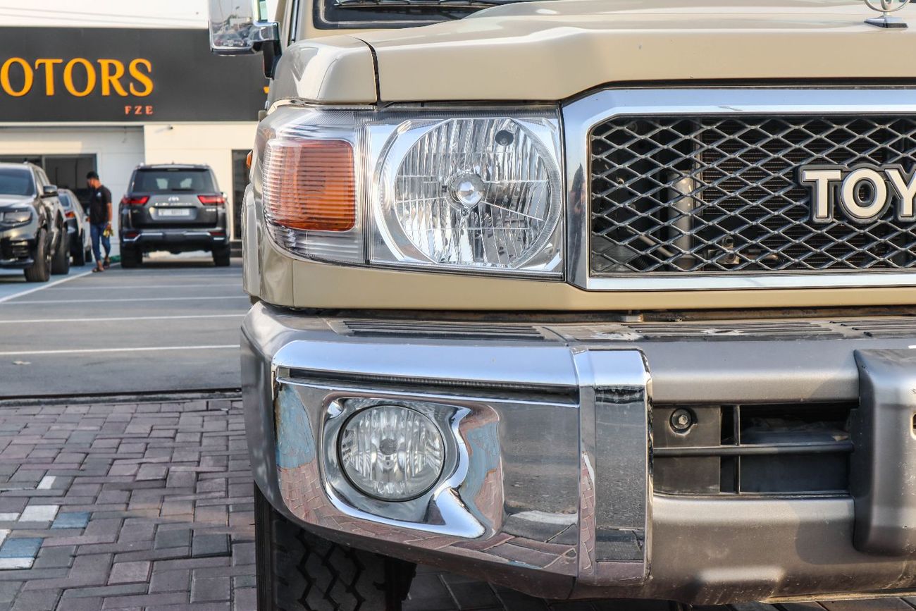 تويوتا لاند كروزر بيك آب Std 4.0L Single Cab Utility 4WD