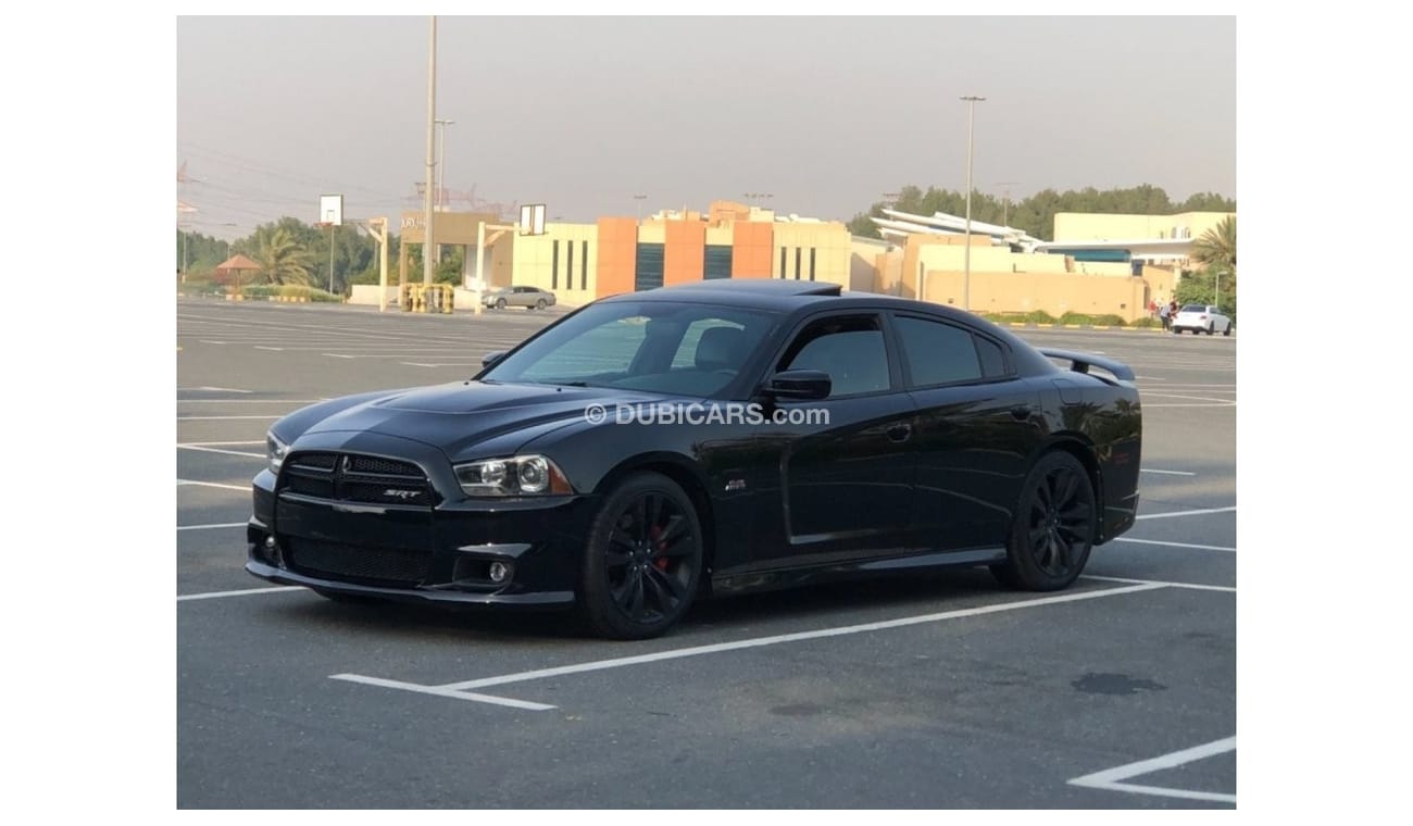دودج تشارجر SRT8 موديل 2014 خليجي حاله ممتازه من الداخل والخارج فل مواصفات كراسي جلد ومثبت سرعه وتحكم كهربي كامل