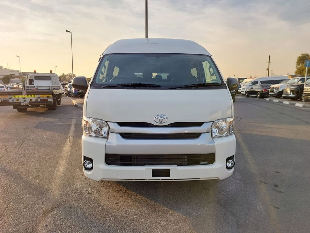 تويوتا هاياس TOYOTA HIACE COMMUTER VAN RHD 2019 MODEL 3.0 L DIESEL AUTOMATIC(PM38974)