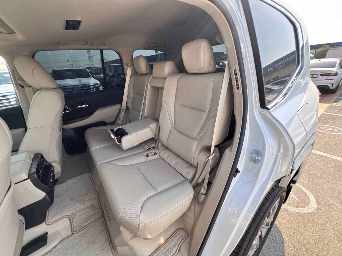 Toyota Land Cruiser 2024 (RIGHT HAND DRIVING) LAND CRUISER 300 ZX 3.5L PETROL 7-SEATS BRAND NEW 0KM FOR EXPORT ONLY