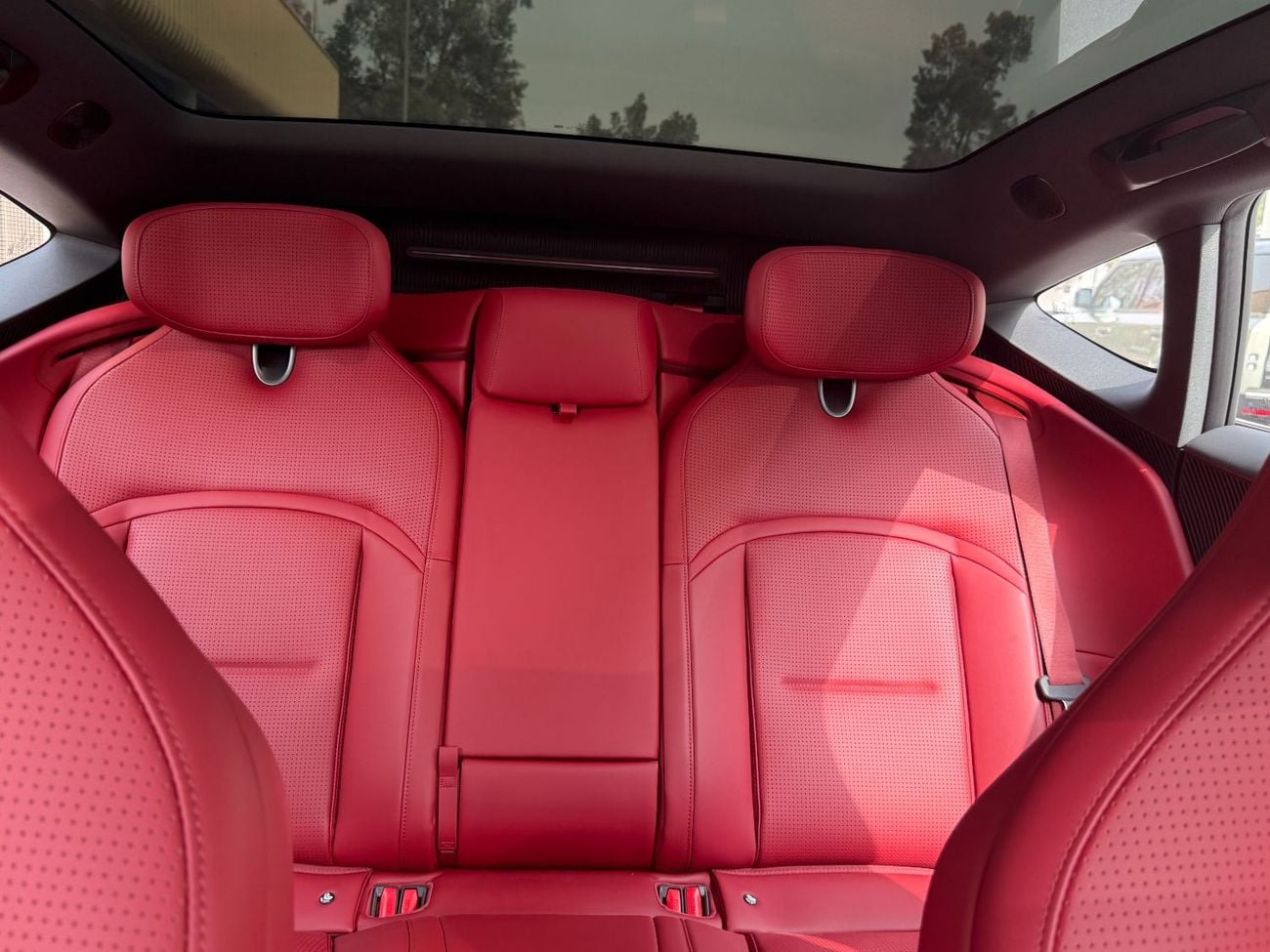 أفاتر 12 Luxury RWD