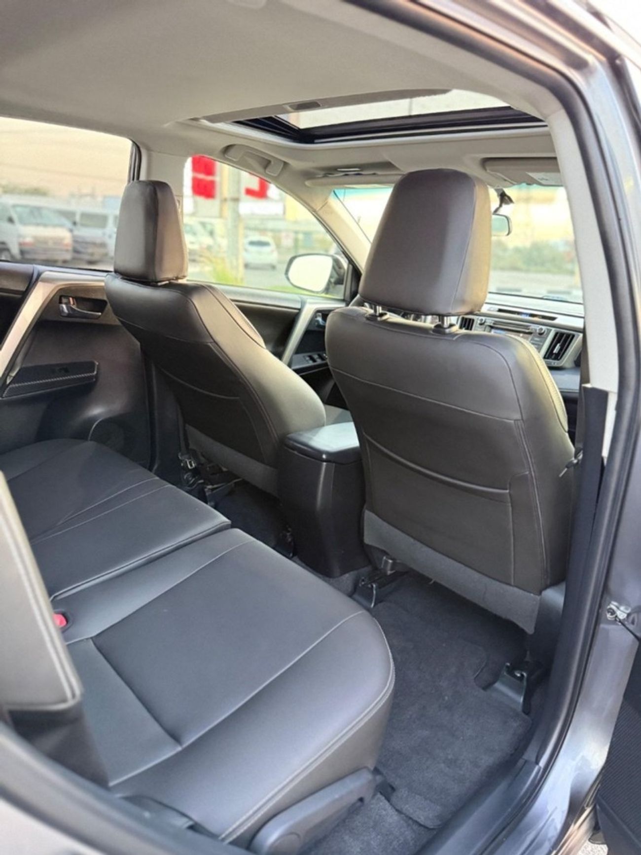 Toyota RAV4 VXR 2.5L XLE Sunroof, leather seats