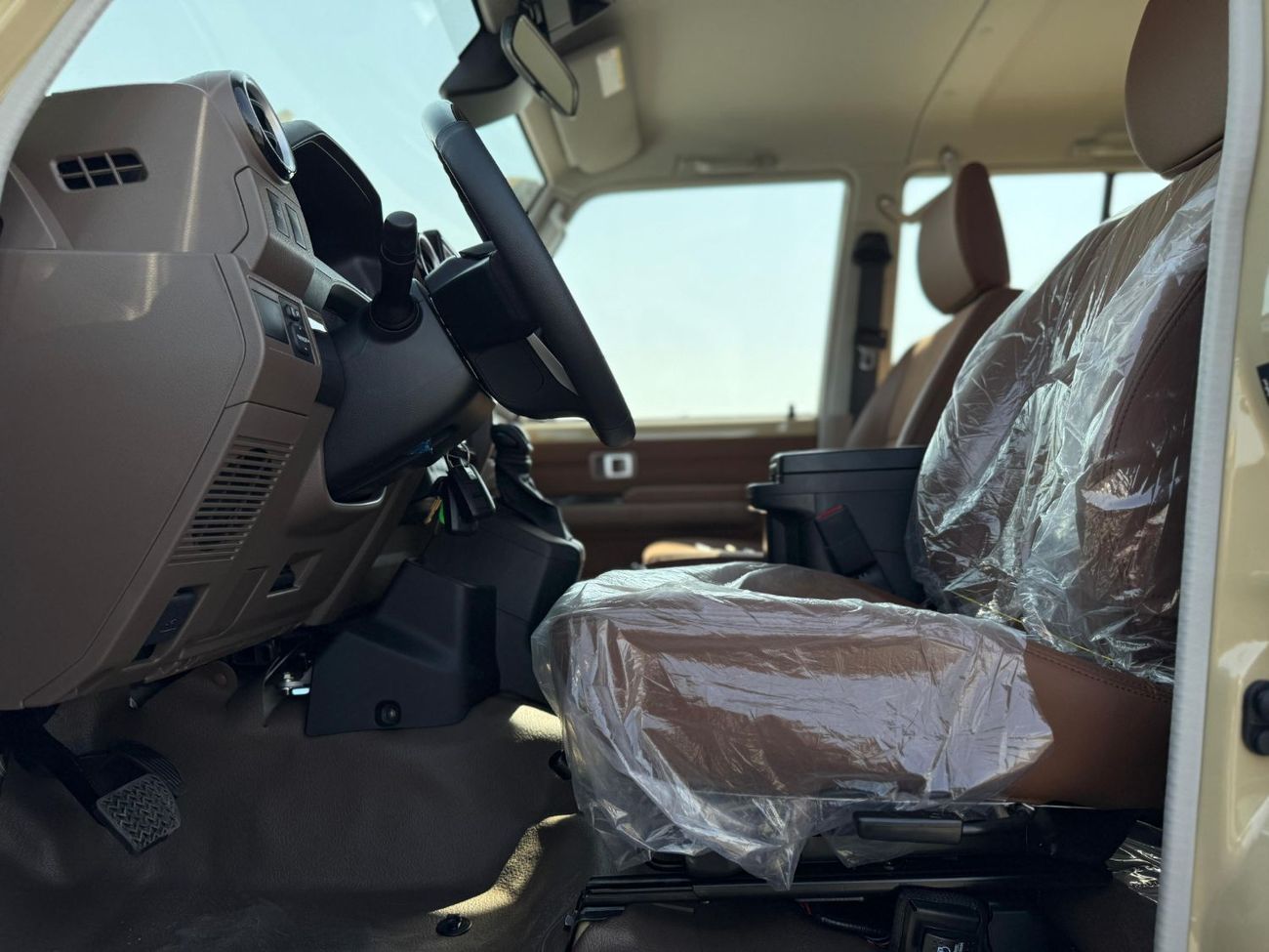 تويوتا لاند كروزر بيك آب 4.0L DOUBLE CAB FULL OPTION OMAN SPECS