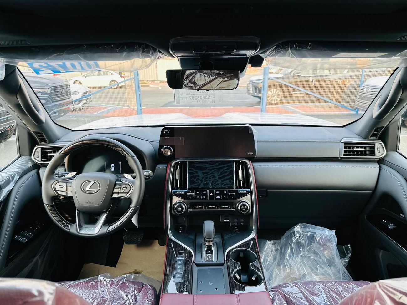 لكزس LX 700h Signature