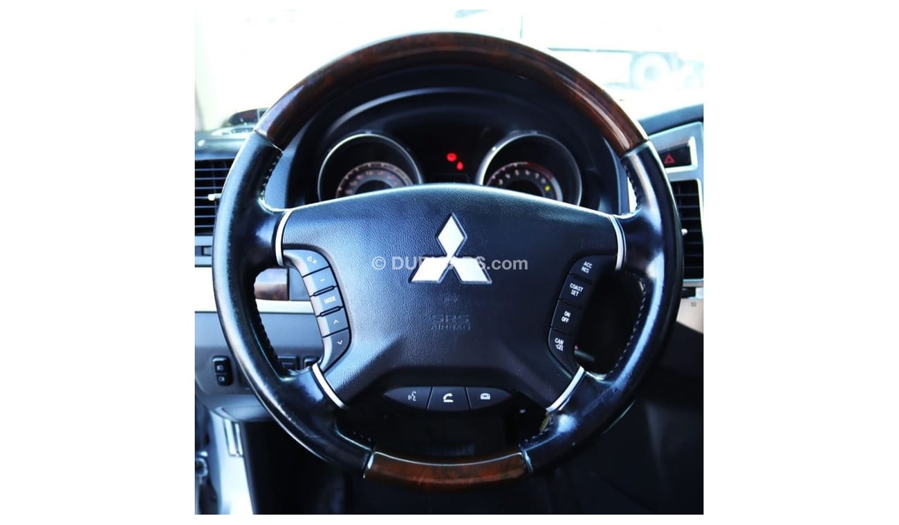 Mitsubishi Pajero GLS Mitsubishi Pajero 2015 GCC, full option, in excellent condition