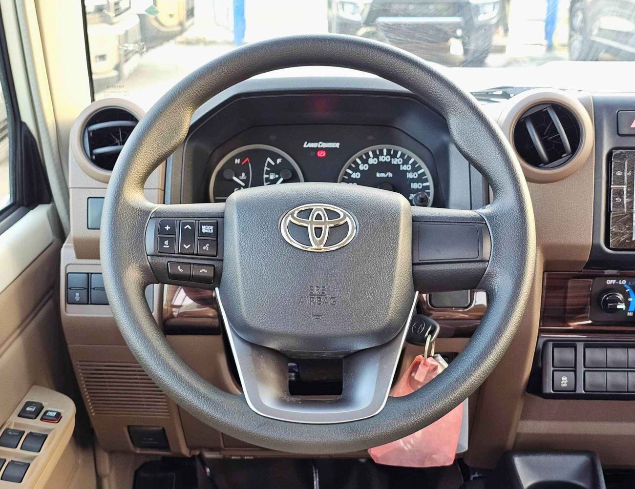 تويوتا لاند كروزر بيك آب LC79 STD-E / M/T / DOUBLE CABIN / 2.8L V4 DIESEL / SNORKEL / 4WD (CODE # STD-E)