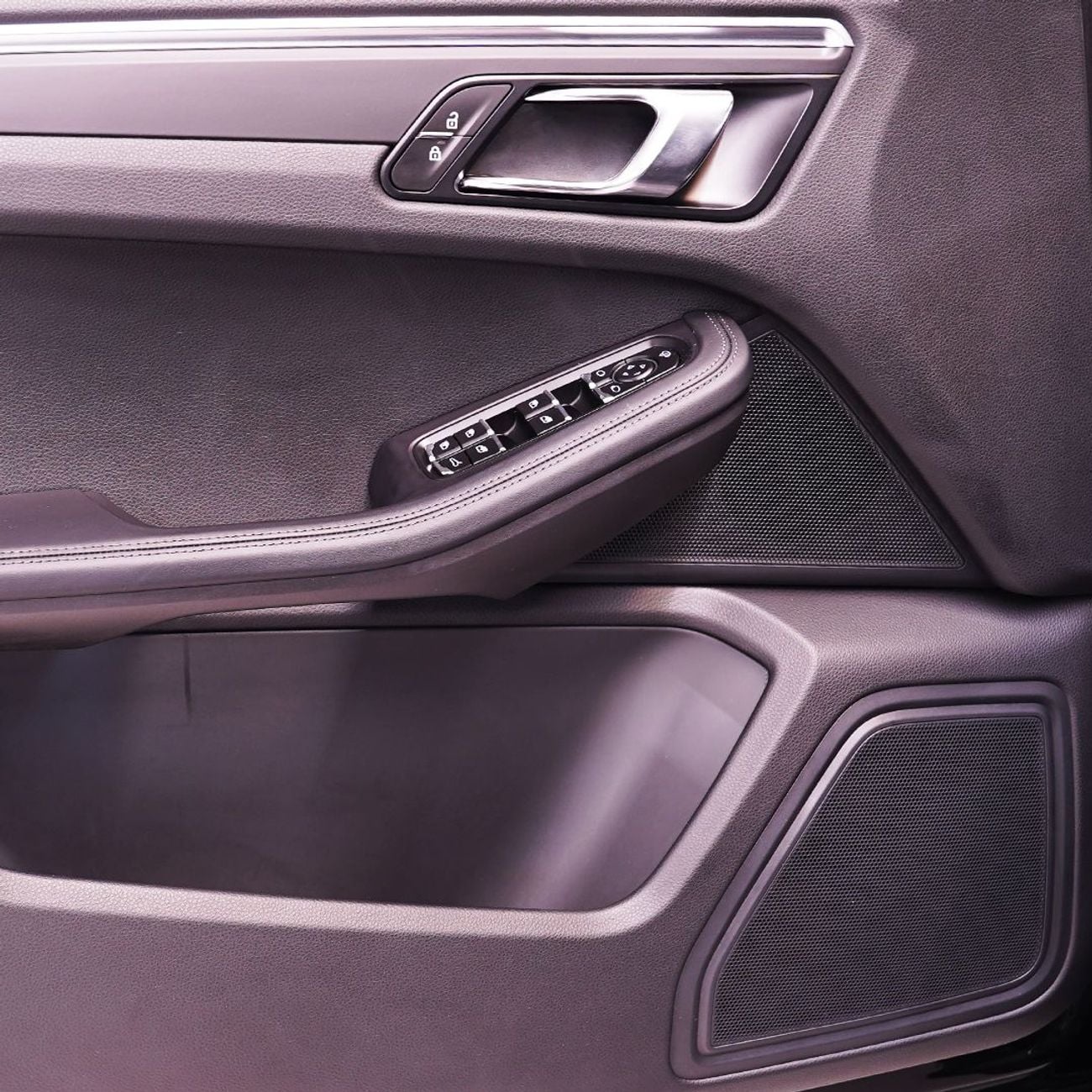 بورش ماكان T 2.0L (260 HP) 2024 Porsche Macan, Warranty, Full Porsche Service History, Sport Chrono Package, Ve