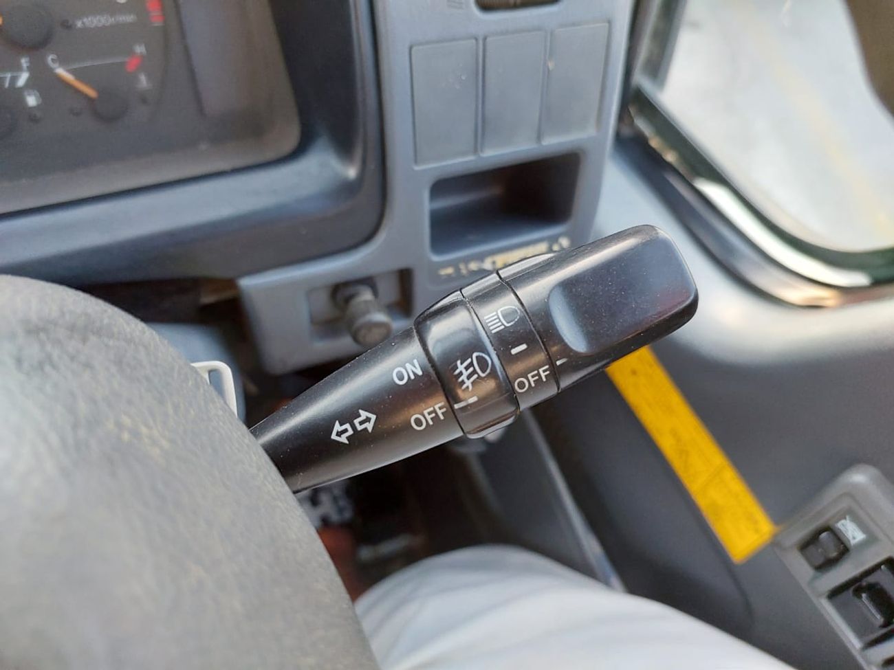 Toyota Dyna TOYOTA DYNA TRUCK RHD 1997 MODEL 4.1 L DIESEL MANUAL(PM03369)