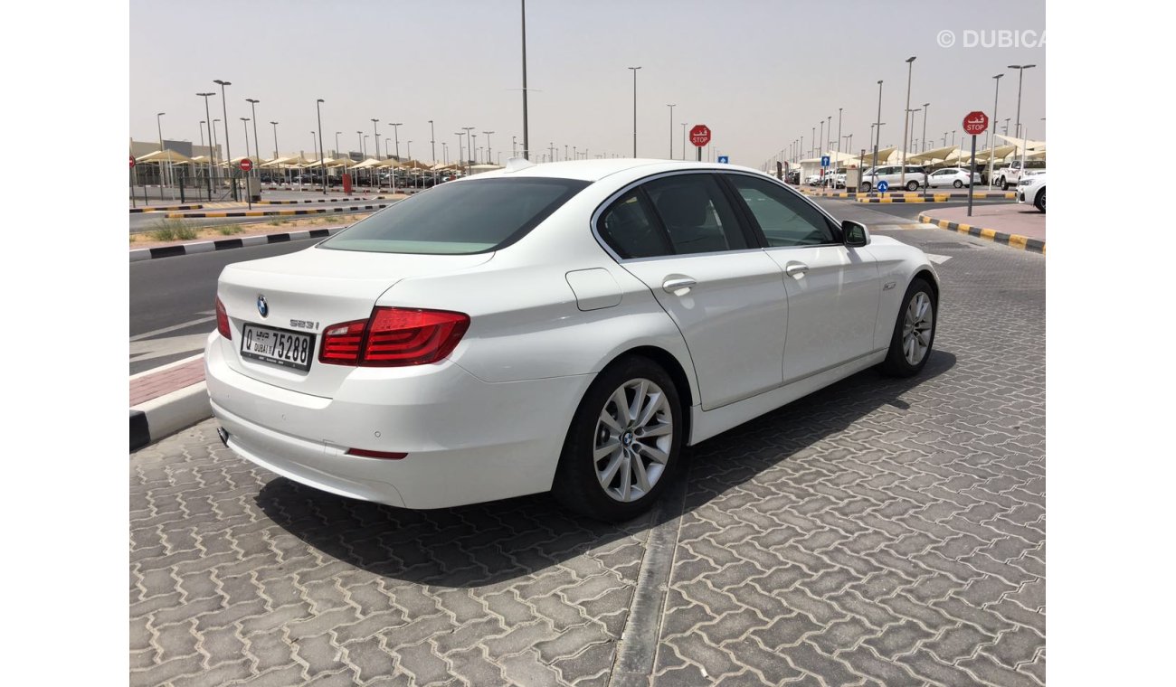 BMW 523i