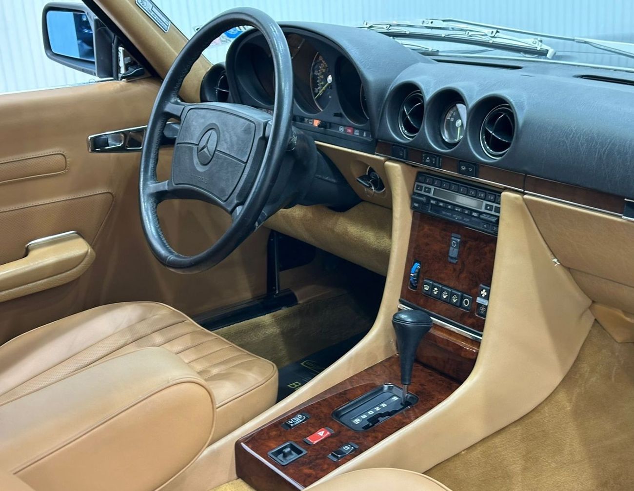 مرسيدس بنز SL 560 1988 Mercedes Benz 560SL, Low Kms, Excellent Condition, Canadian Specs