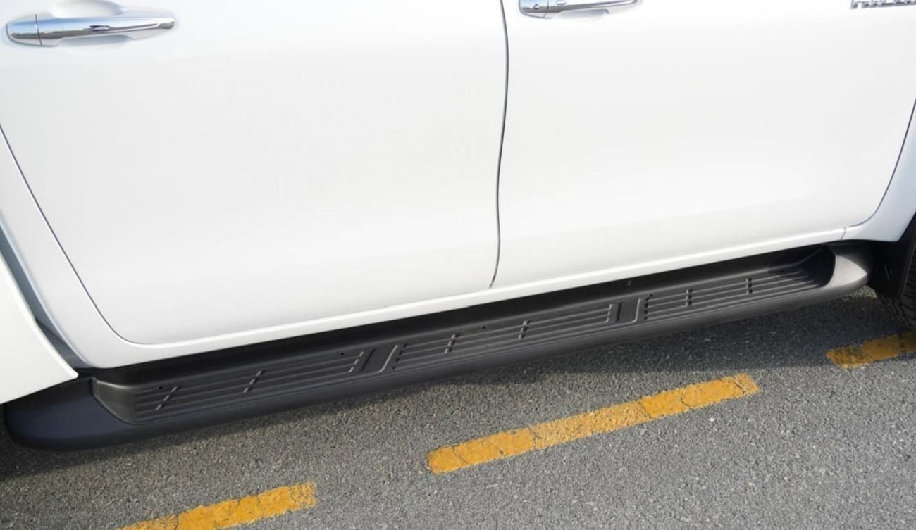 تويوتا هيلوكس SR5 2.7L 4WD A/T