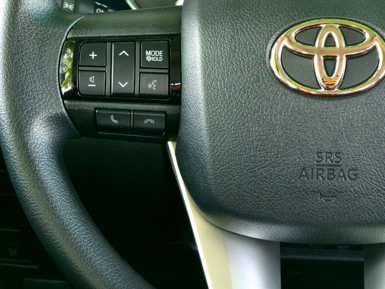 Toyota Hilux TOYOTA HILUX DIESEL 2.4 DOUBLE CABIN - AT - FULL OPTIONS - PUSH START - 2025 MODEL - WHITE INSIDE RE