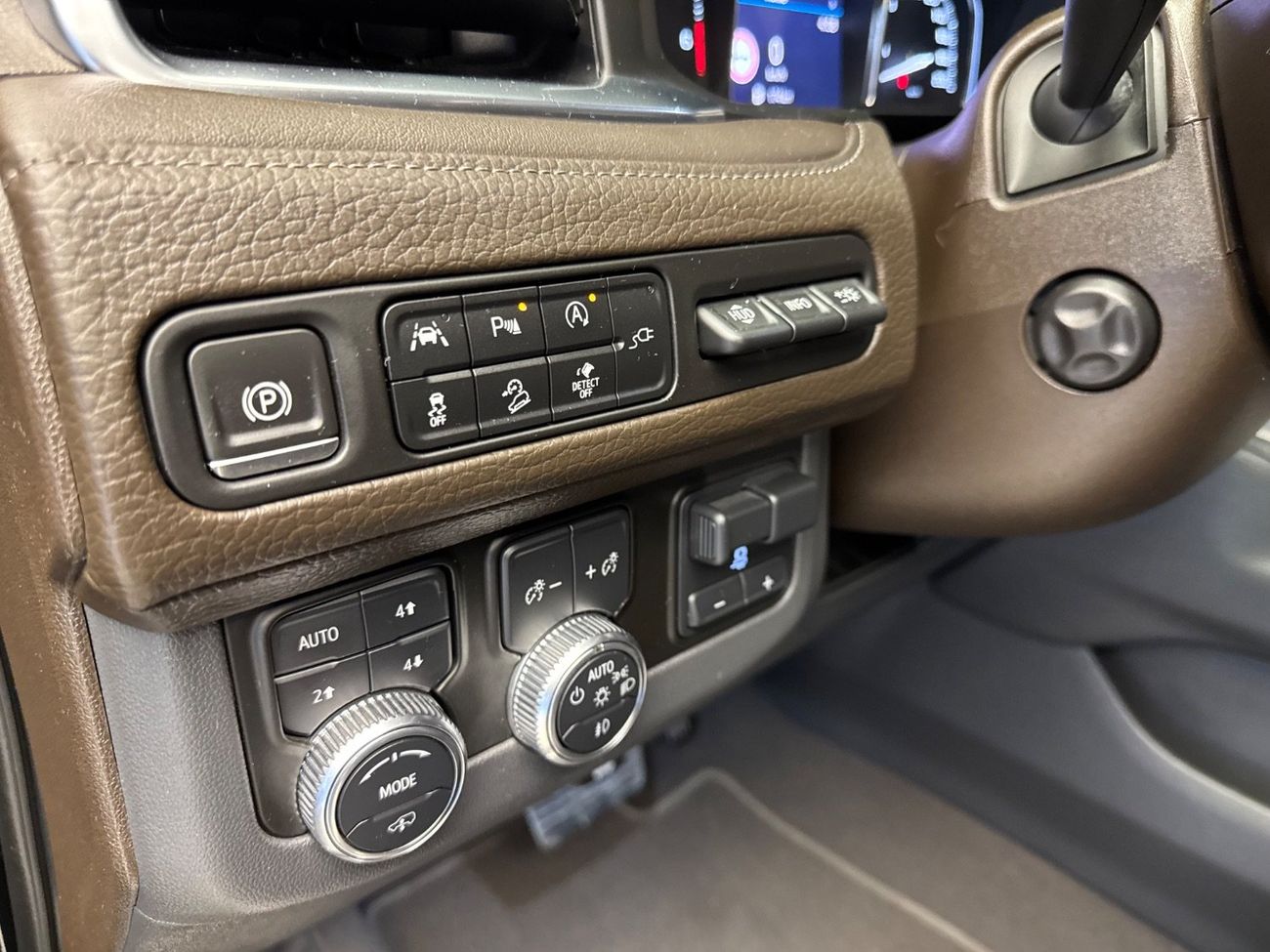 جي أم سي يوكون Denali 6.2L (9 Seater)