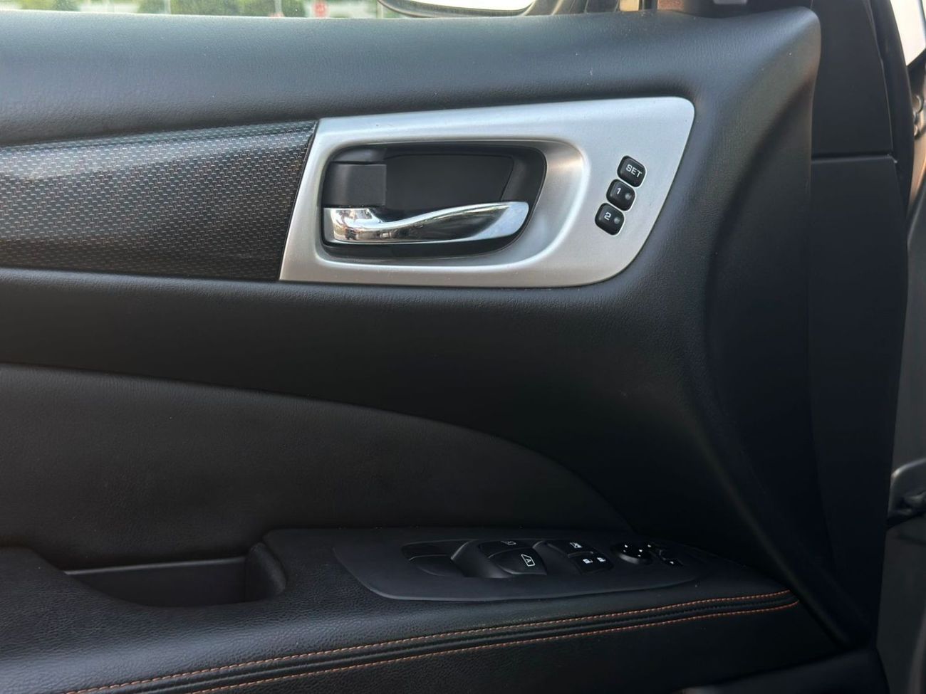 Nissan Pathfinder SL 3.5L (271 HP)