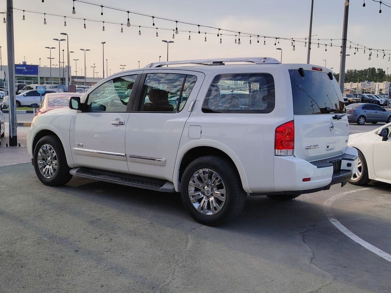 Nissan Armada LE 5.6L (320 HP)