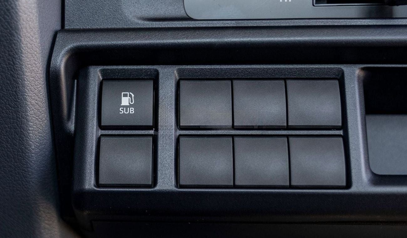 تويوتا لاند كروزر بيك آب TOYOTA LAND CRUISER LC79SC 4.0P MT MY2025