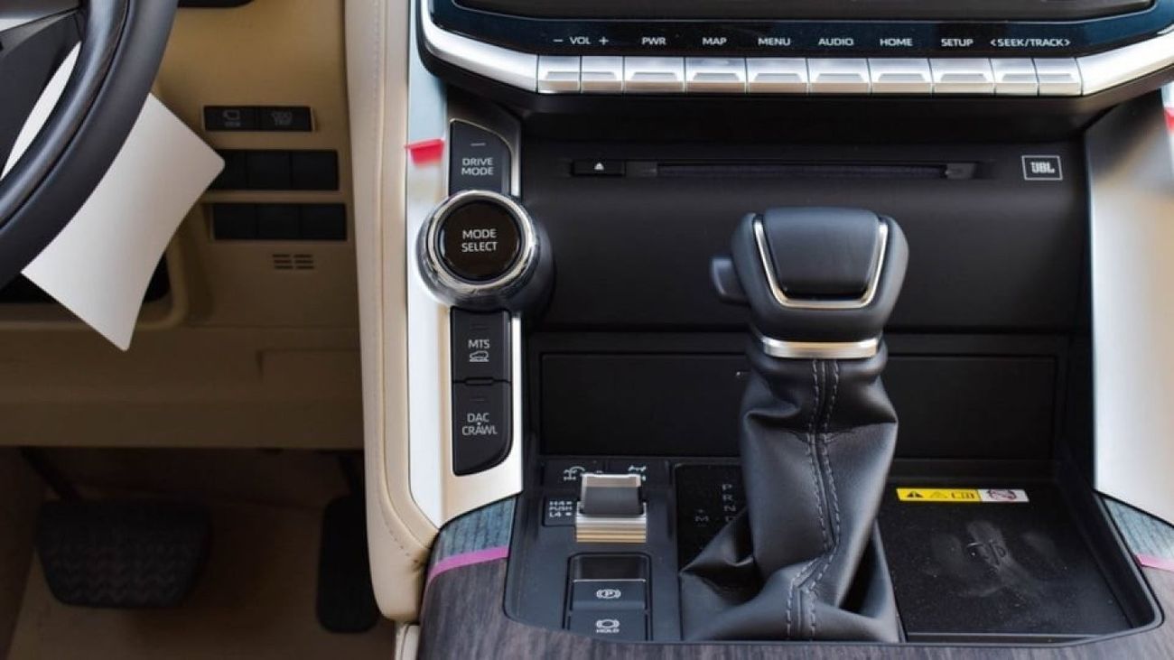 تويوتا لاند كروزر Toyota Land Cruiser LC300 VXR 3.3 Diesel Twin Turbo Color Bronze Interior Beige