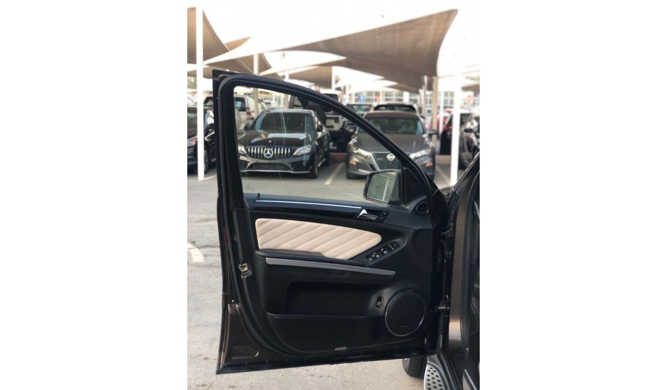 Mercedes-Benz GL 500 Type: Mercedes GL500  Model: 2012  Specifications: GCC, full specifications, cruise control, full el