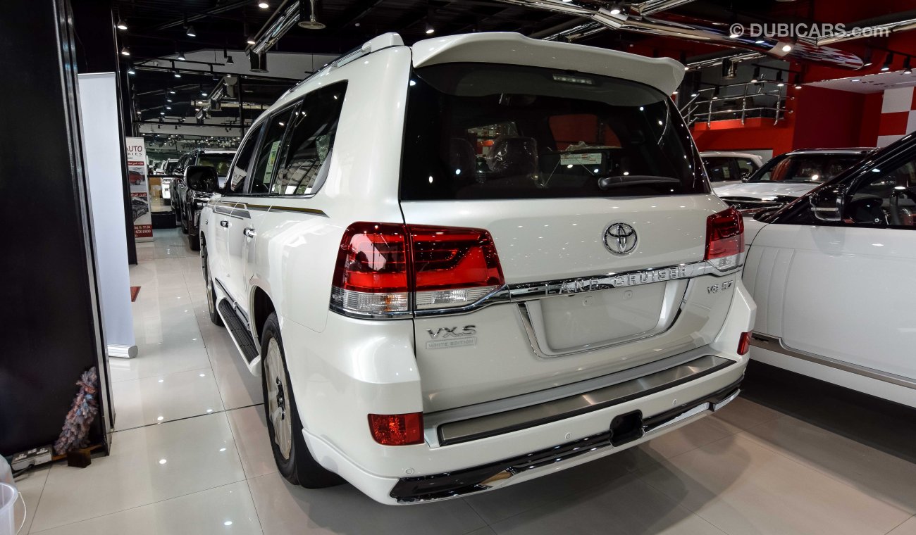 Toyota Land Cruiser VXS V8 5.7L White Edition