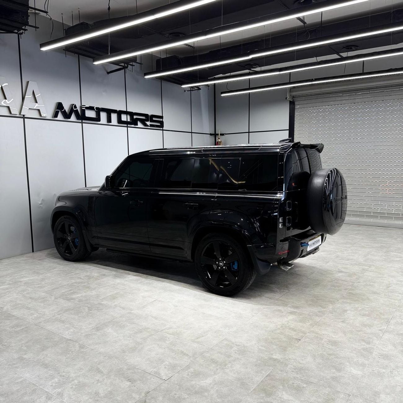 Land Rover Defender 110 X P525 5.0L | GCC Specs | Under Warranty