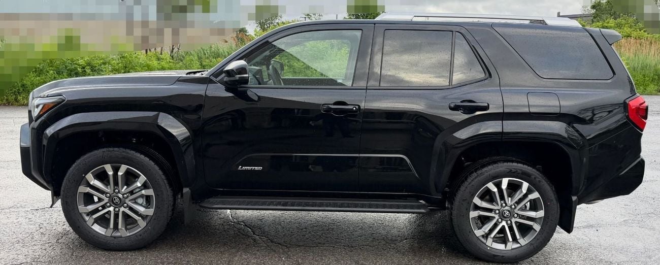 تويوتا فور رنر LIMITED 7-Seater 2.4L