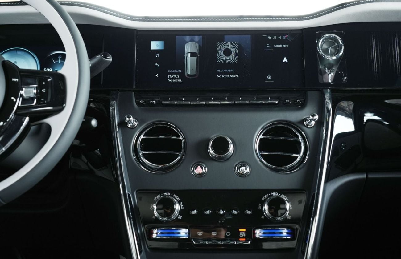 رولز رويس كولينان Silver Badge AWD V12