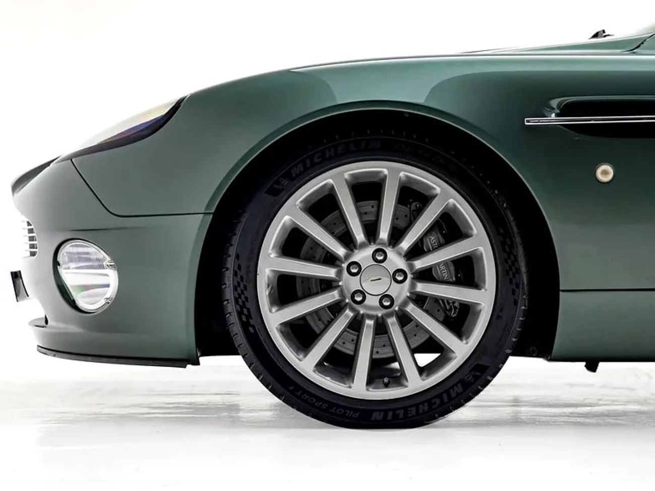 أستون مارتن فانكويش