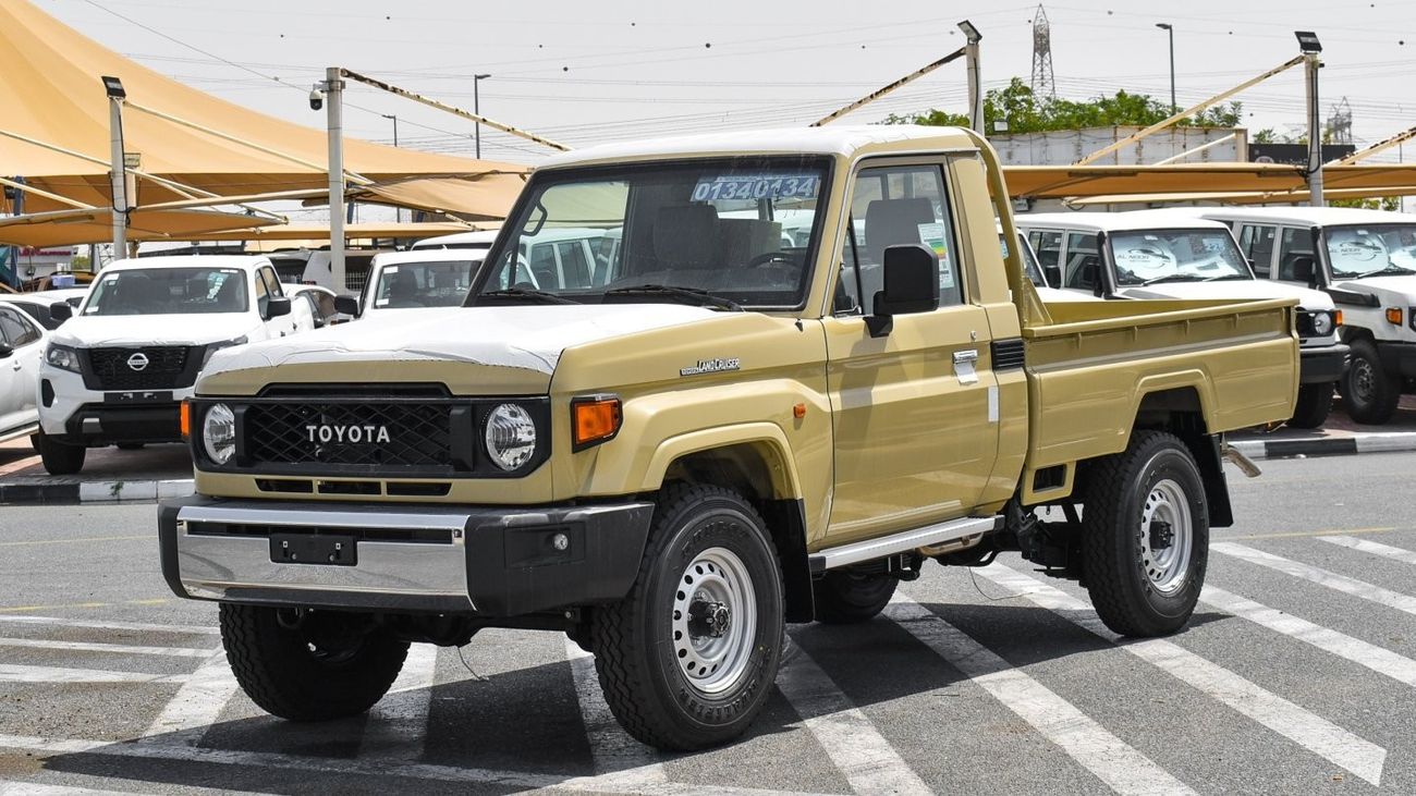 تويوتا لاند كروزر بيك آب 4.0L V6 Petrol Single Cabin  M/T