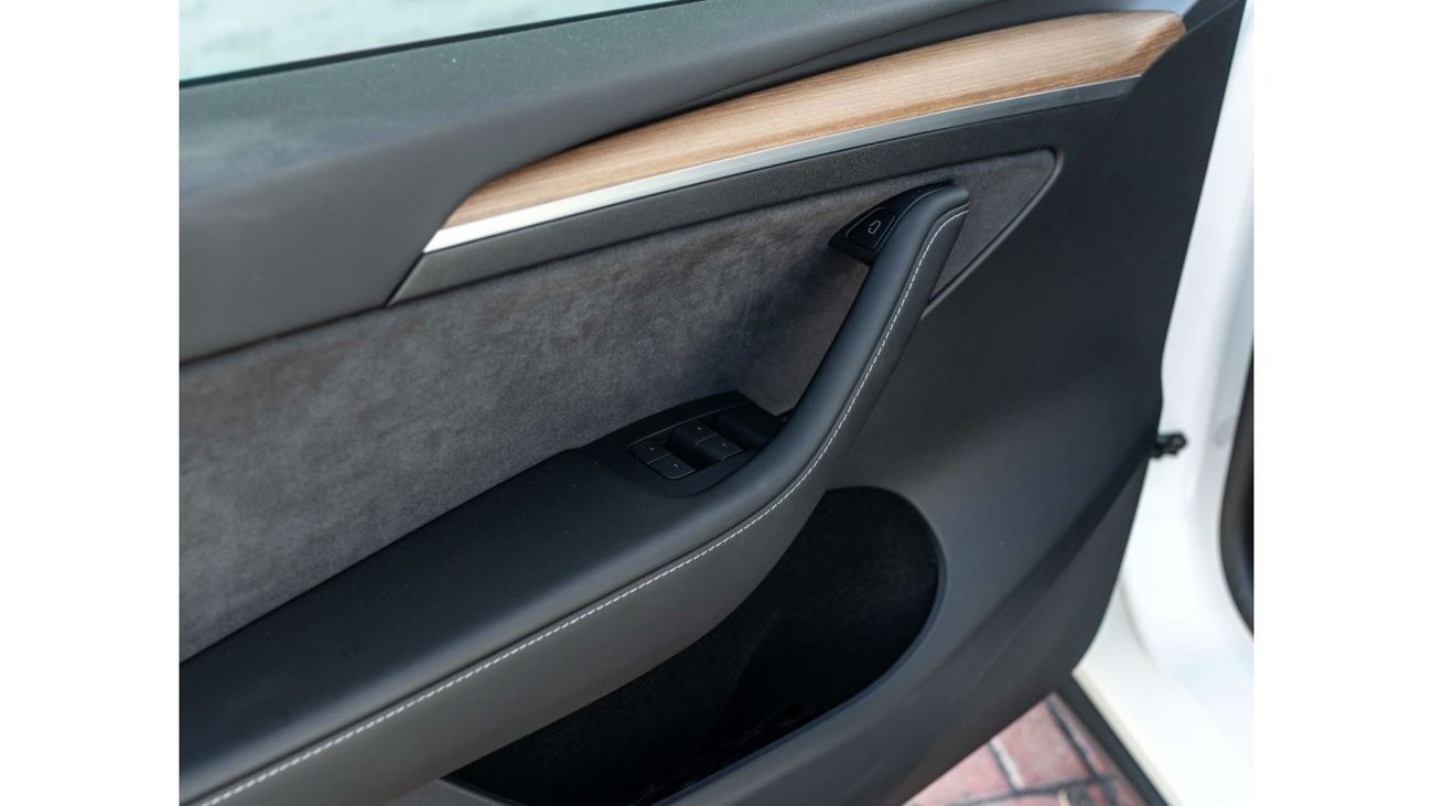 تسلا موديل Y AED 2,831 PM • MODEL Y LONG RANGE • ONLY 4,500 KMS • OFFICIAL TESLA WARRANTY UNTIL 2030•