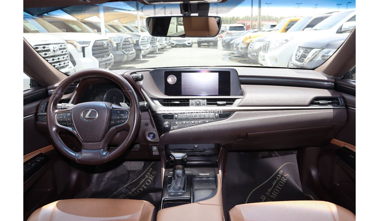 لكزس ES 300 هايبريد كامل المواصفات