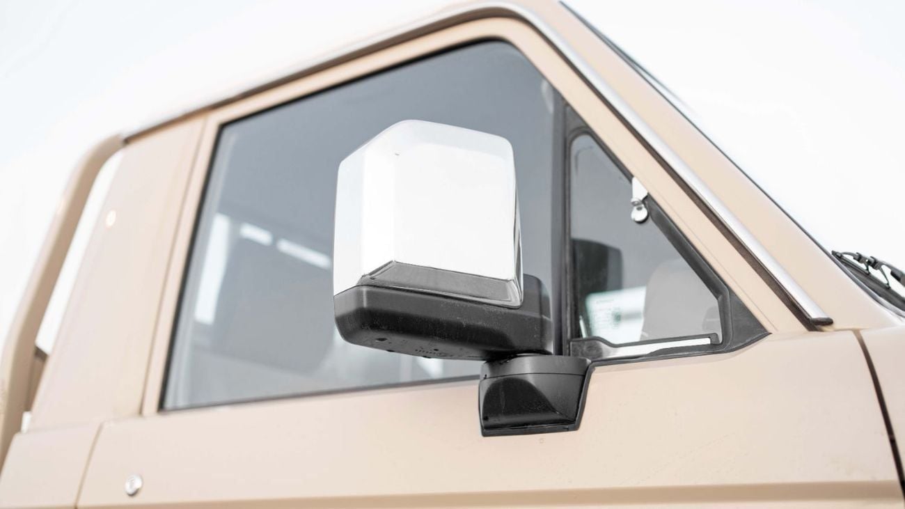 تويوتا لاند كروزر بيك آب 2025 Toyota Land Cruiser LC 79 2.8L AT Diesel with Chrome Bumper