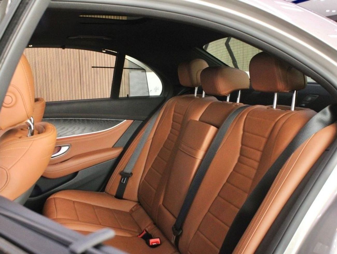 مرسيدس بنز E300 بريميوم