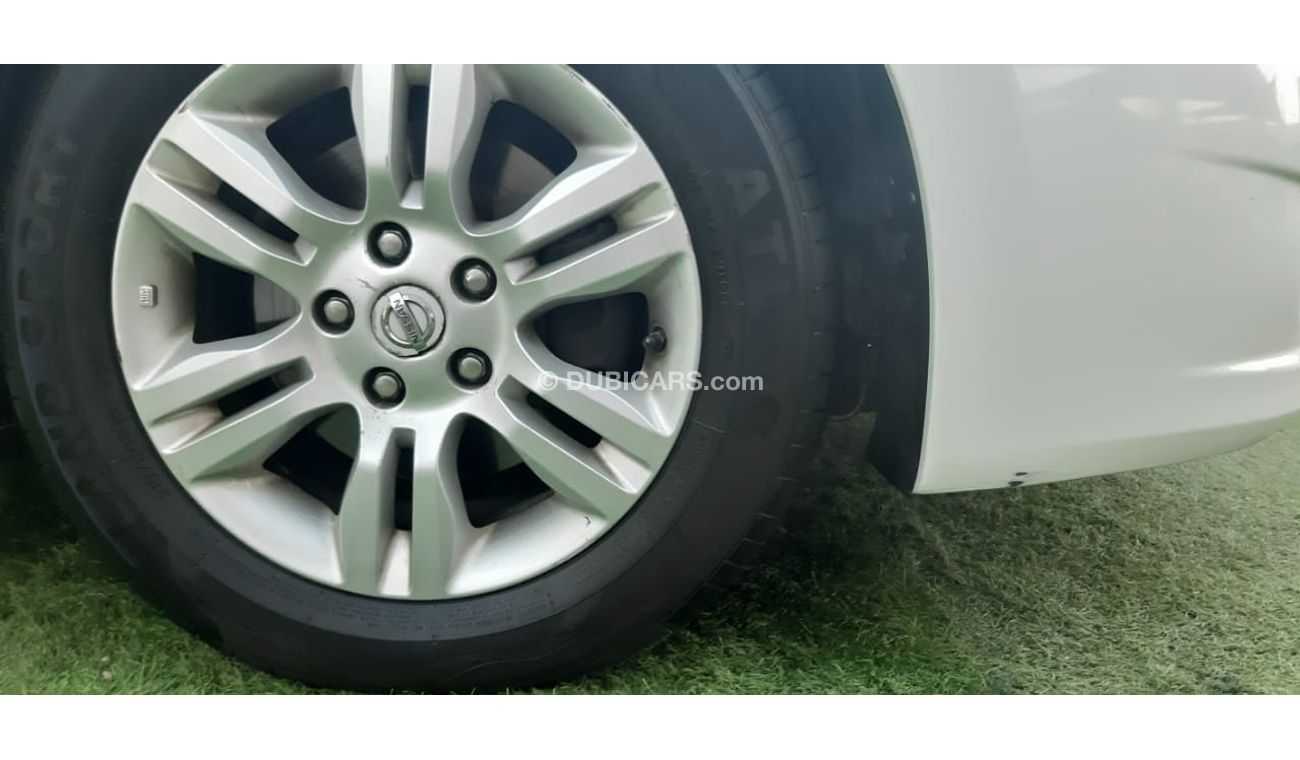 Nissan Altima Without accidents No.2, white color inside beige, fingerprint, cruise control, rear wing control, se