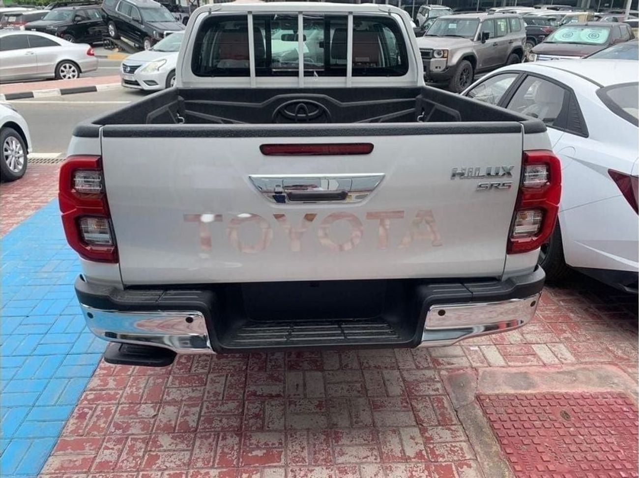 Toyota Hilux 2025 TOYOTA HILUX SR5 4.0L V6 WHITE AND BLACK AVAILABLE