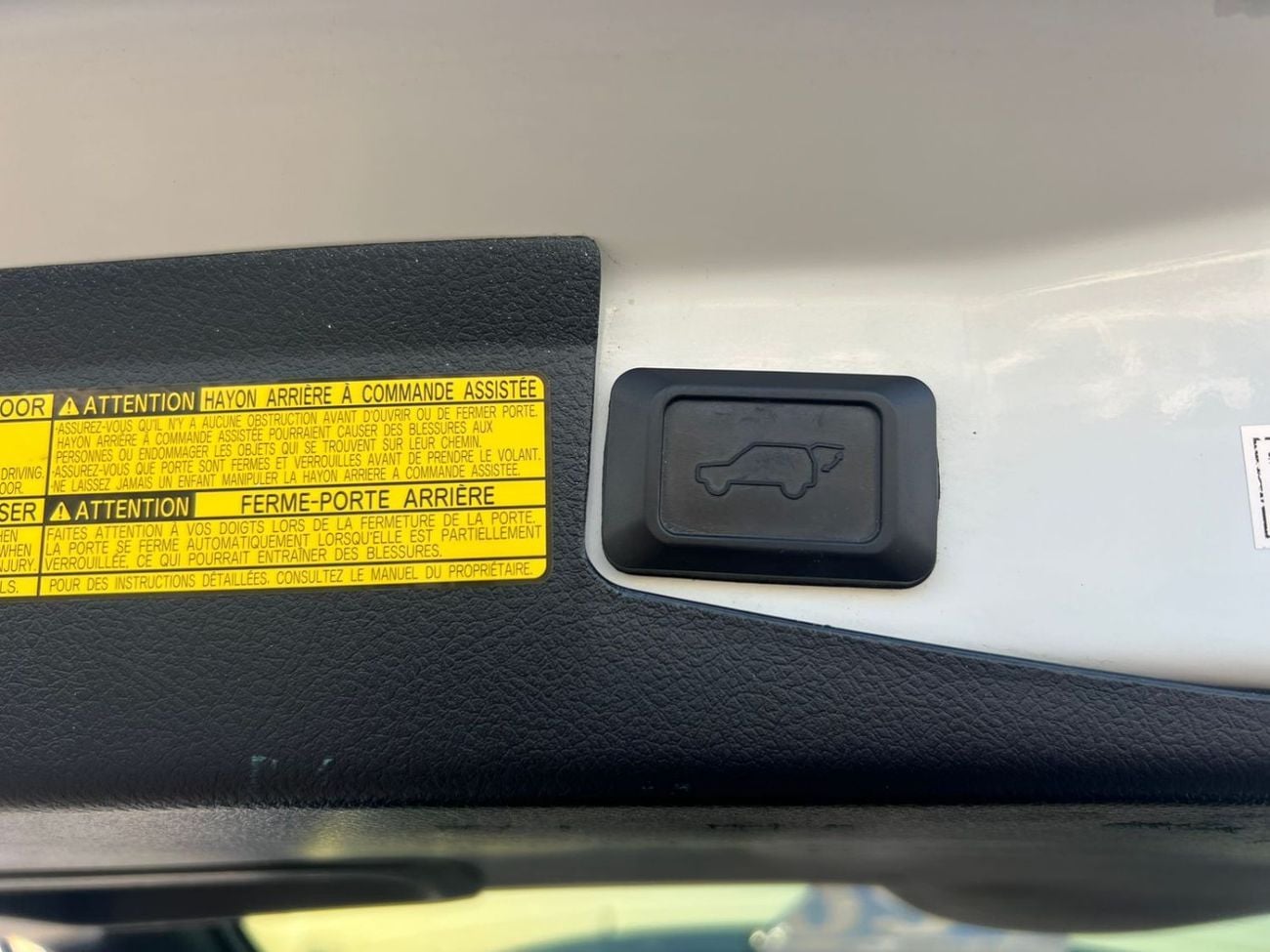 Toyota Highlander  2013 Toyota Highlander Hybrid 3.5L V6 - Rear Camera Leather Seat - Sunroof