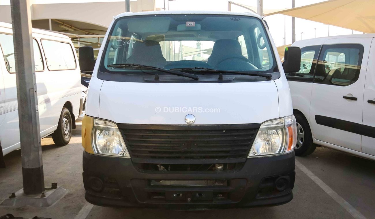 نيسان أورفان