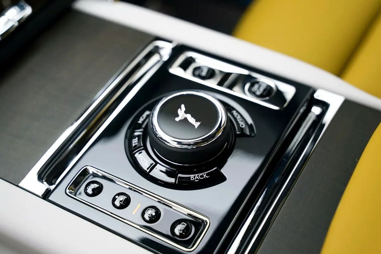 Rolls-Royce Cullinan WITH WARRANTY AND SERVICE CONTRACT