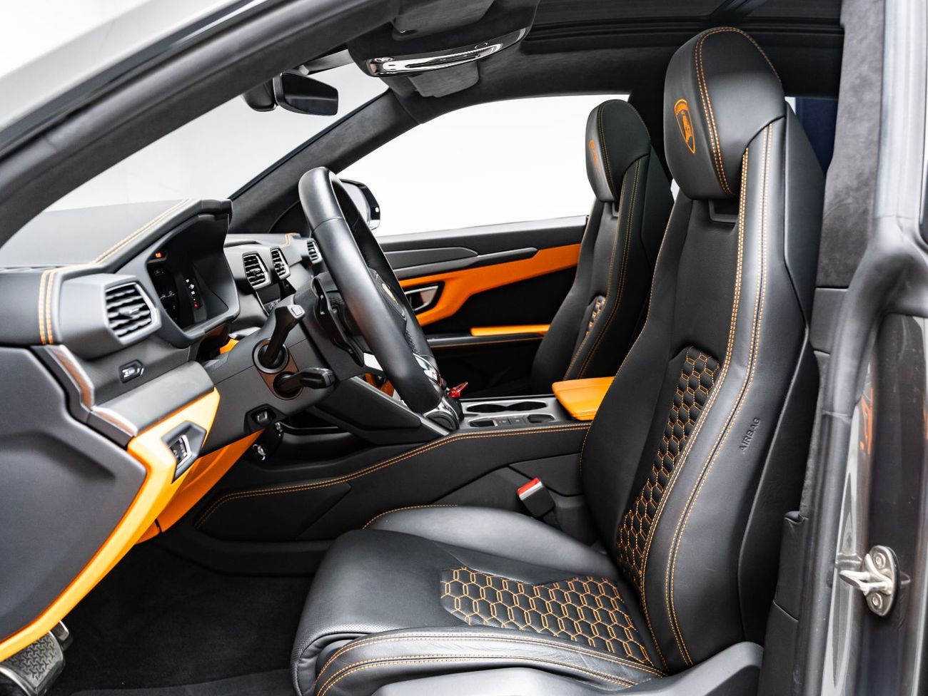 Lamborghini Urus STD 4.0T V8 2022 Lamborghini Urus, October 2026 Lamborghini Warranty, Full Service History, Low KMs,