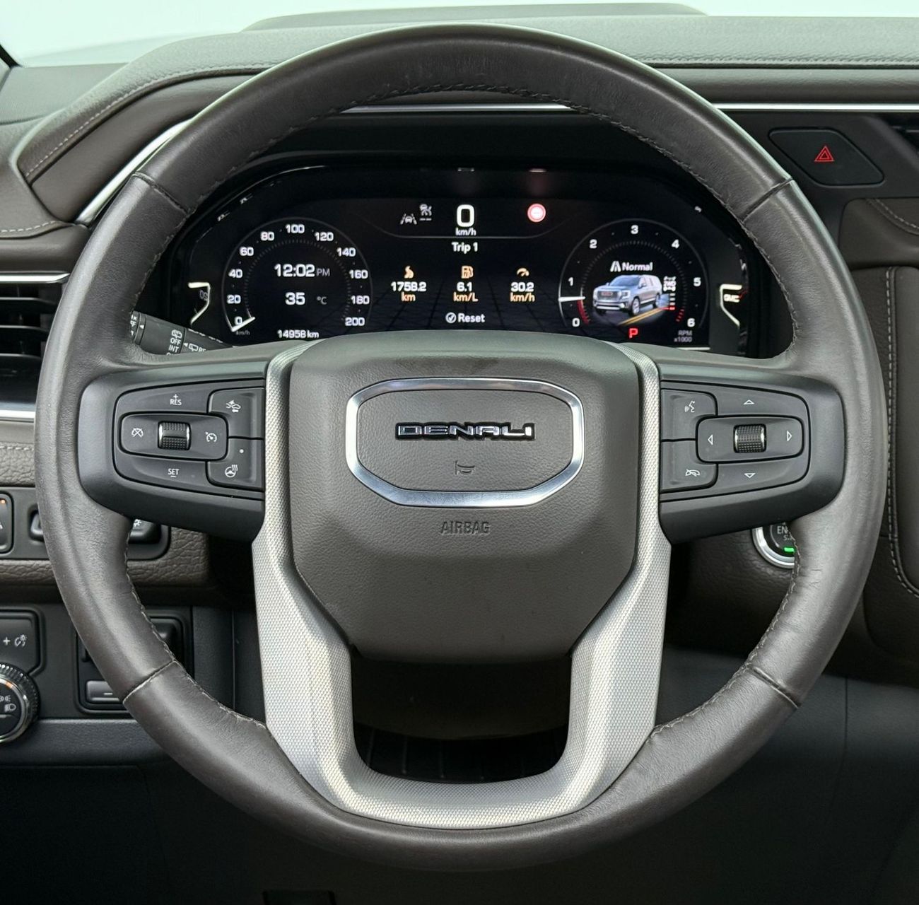 GMC Yukon 6.2 V8 Denali (AWD) 2023 GMC Yukon Denali, 2028 GMC Warranty + Service Pack, Very Low Km, 8 Seater,