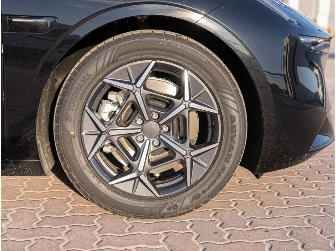 لينك أند كو Z10 2024 LYNK & CO Z10 MAX - BLACK inside BROWN | Export Price