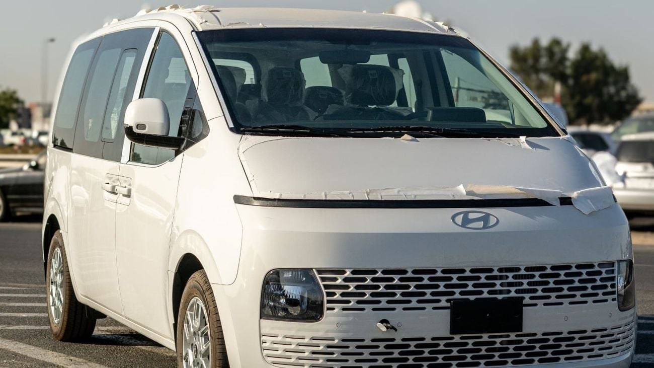 هيونداي ستاريا COMFORT Premium 11-Seater 2.2-liter 4-cylinder Turbo-charged Diesel 2024YM
