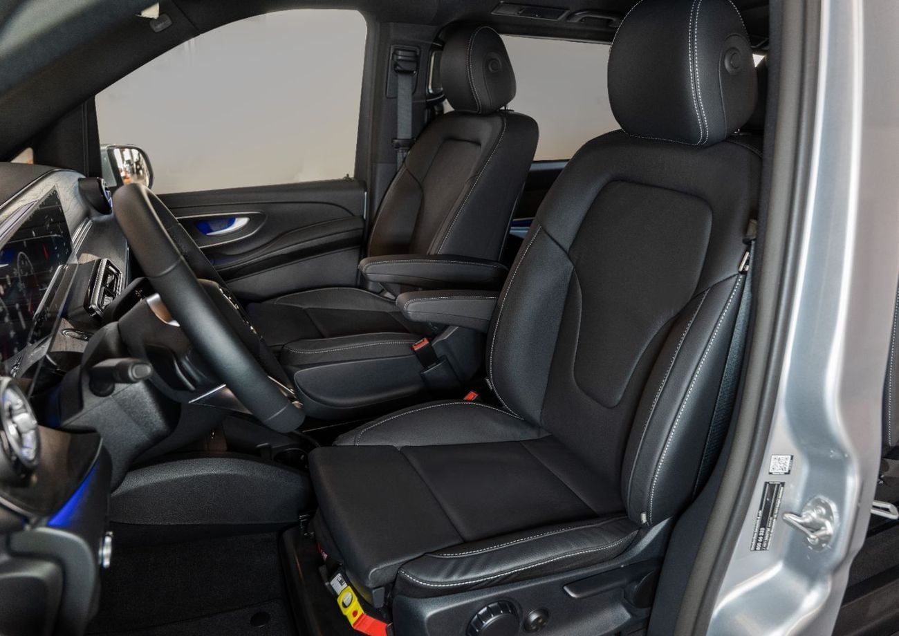 Mercedes-Benz V 300 2026 | GCC | 0KM | Mercedes-Benz Warranty | 360 View | 64 colors Ambeint Lights