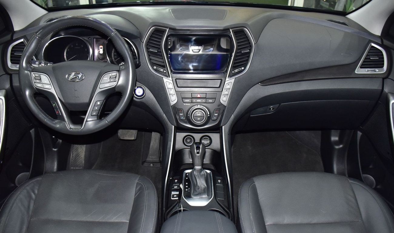 هيونداي سانتا في EXCELLENT DEAL for our Hyundai SantaFe 4WD ( 2016 Model ) in Black Color GCC Specs