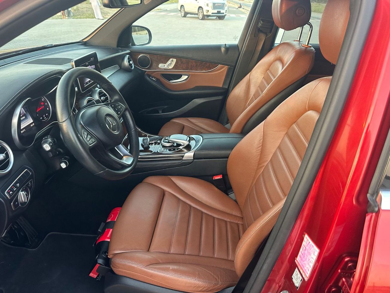 مرسيدس بنز GLC 250 4MATIC 2.0L