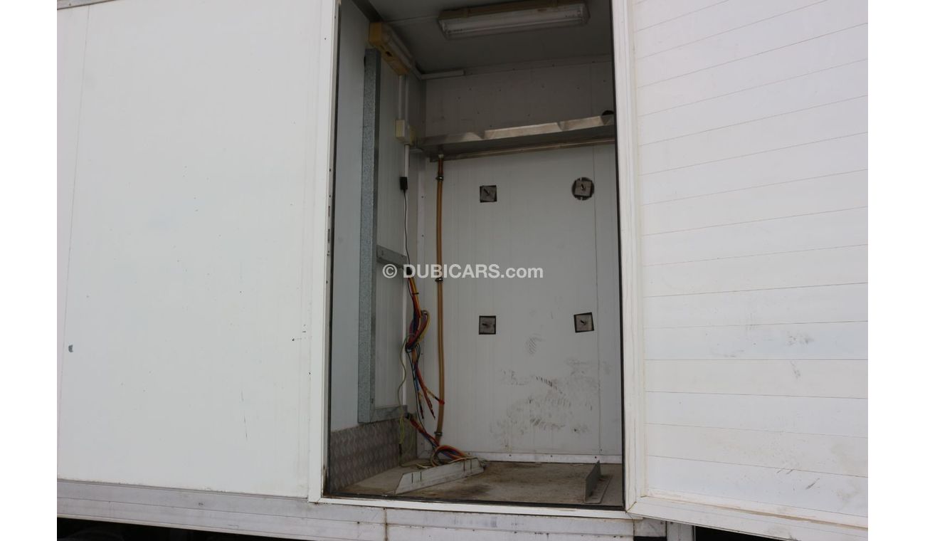 ميتسوبيشي فوسو كانتير ميتسوبيشي بيك اب مع مولد كهرباء 2007 ماشيه فقط 8000 كيلوا