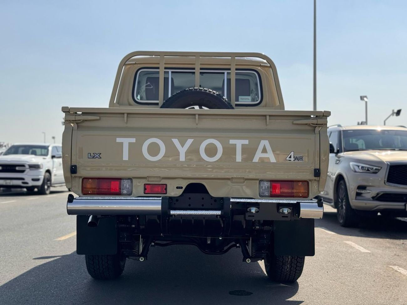 تويوتا لاند كروزر بيك آب DC 2.8L TURBODIESEL AUTOMATIC TRANSMISSION ( FOR RE-EXPORT ONLY )