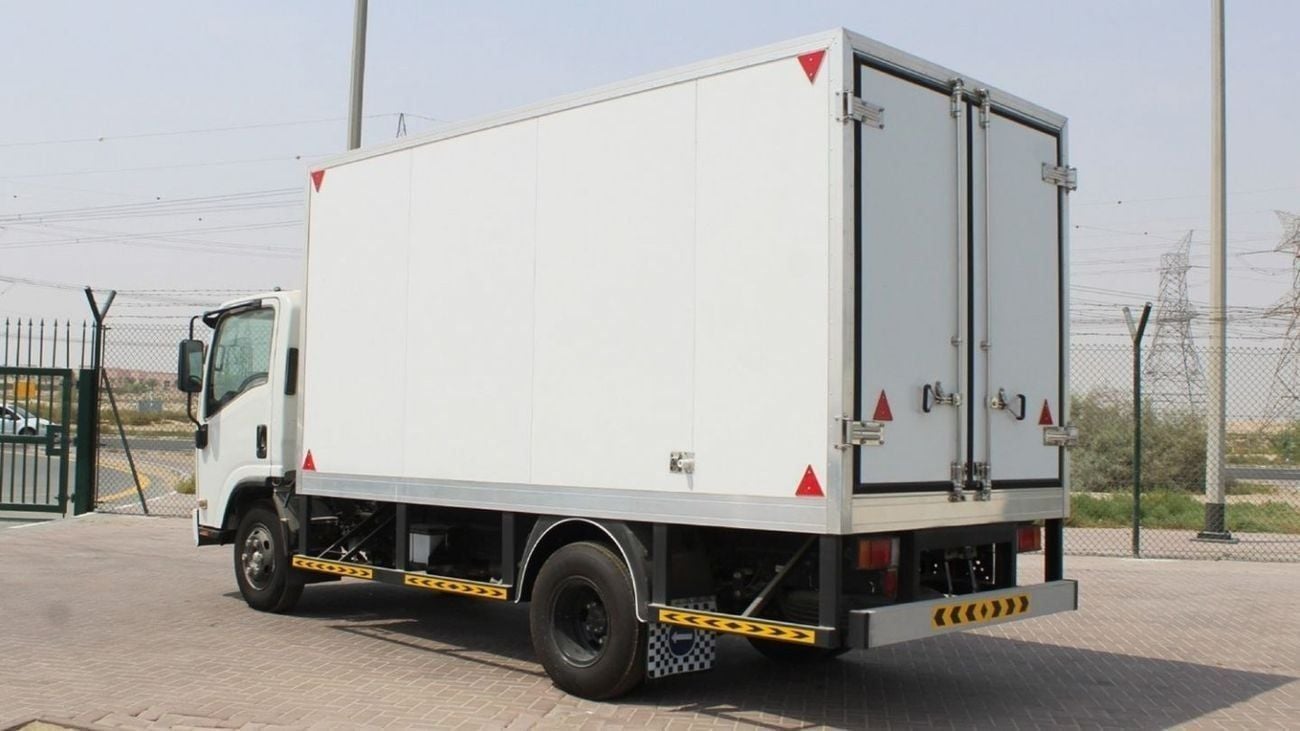Isuzu NPR ISUZU NPR 4570 CC (4.6L) 71 INSULATED BOX VAN MT