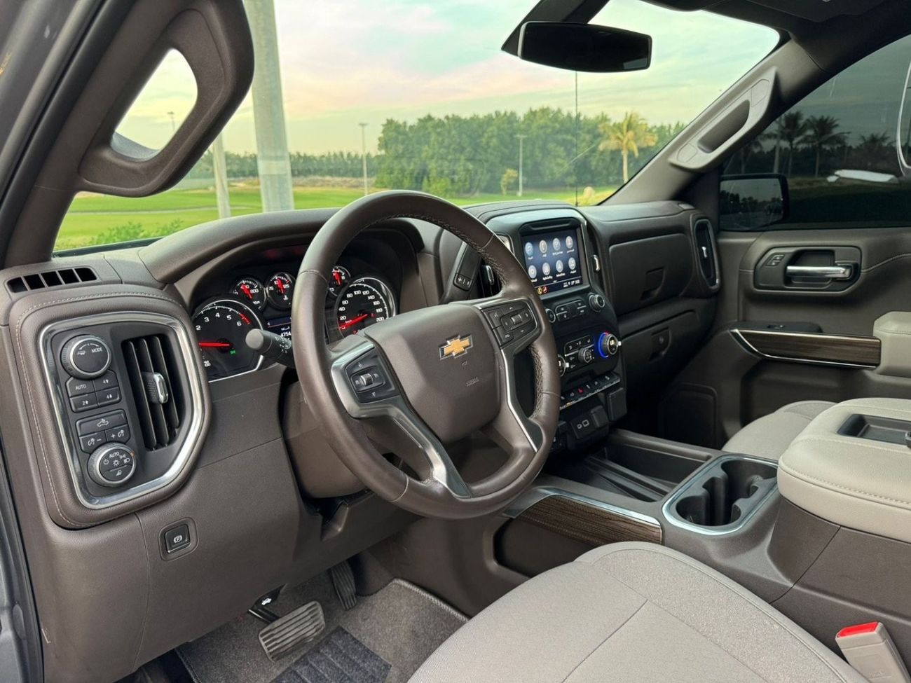 Chevrolet Silverado CHEVROLET SILVERADO 2021 LT GCC UNDER WARRANTY 4 door